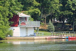 AccrossLakeToBoathouse